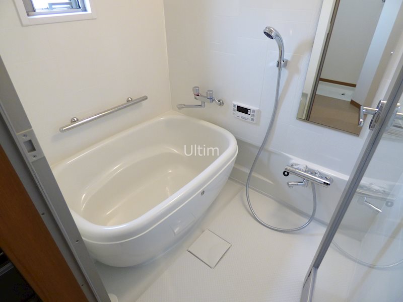 バス・シャワールーム　別部屋の写真です。