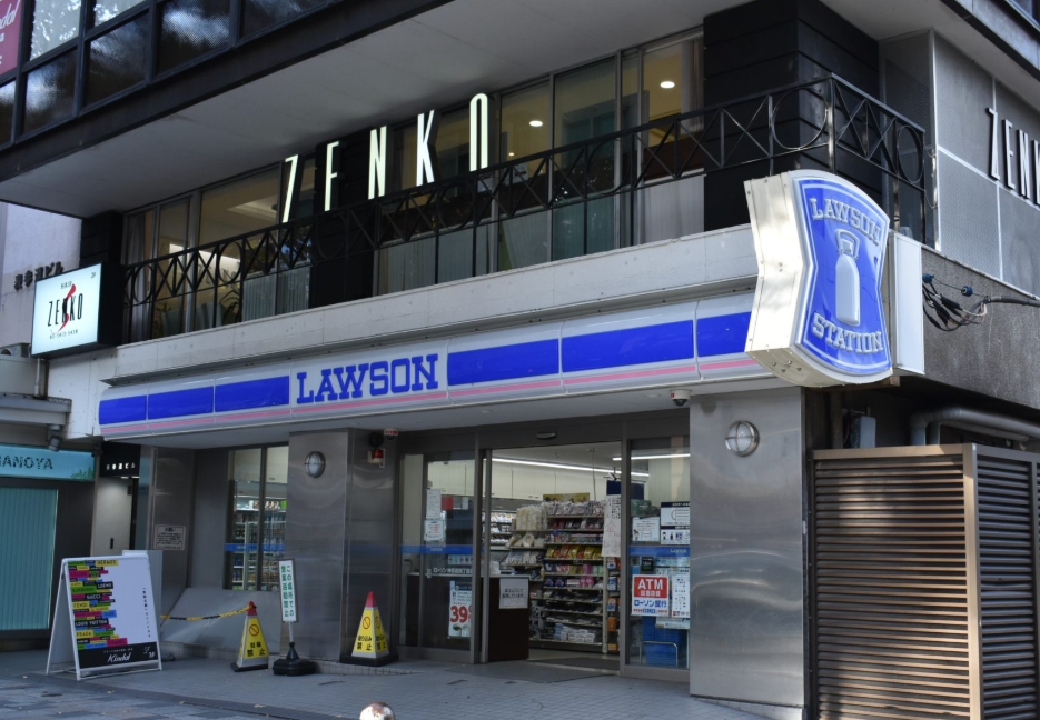 コンビニ　ローソン神宮前四丁目店（コンビニ）まで280m