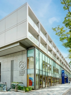 ショッピングセンター　表参道ヒルズ（ショッピングセンター）まで232m