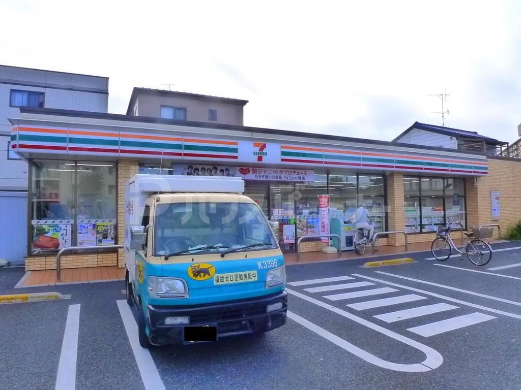 コンビニ　セブンイレブン西新井駅東店（コンビニ）まで260m