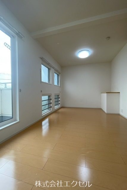 居室・リビング　エアコン・照明付きのお部屋です。