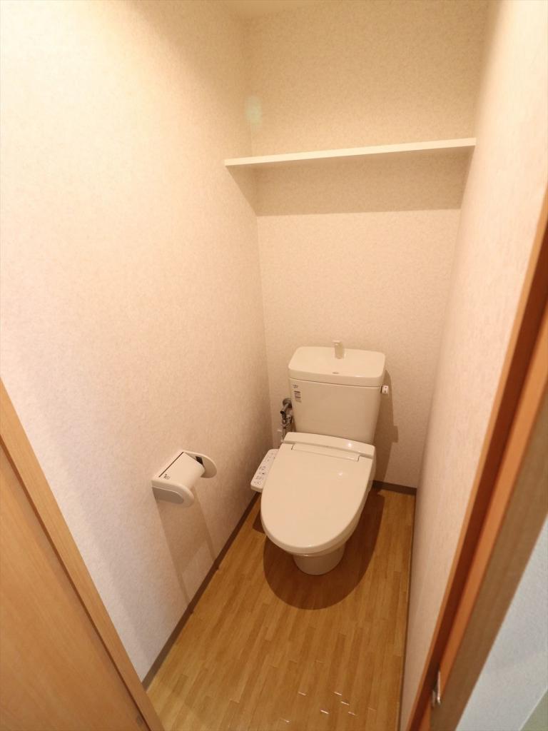 トイレ　ウォシュレットつき