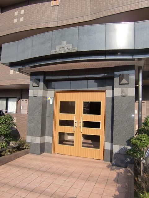 エントランス　★オートロック付きエントランス★