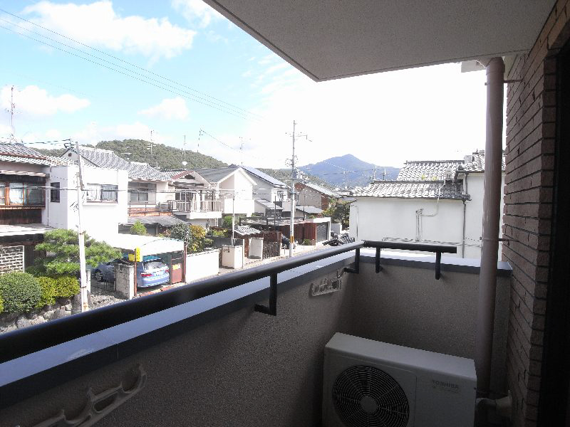バルコニー　写真は205号室