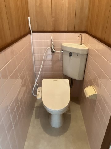 トイレ　トイレは新品の温水洗浄便座付きです。