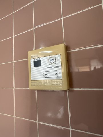その他設備　給湯リモコンがついており、温度調整もしやすくなっております。