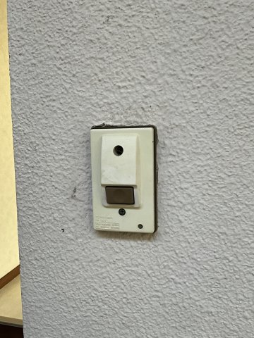 セキュリティ　ドアチャイムはTVモニター付きインターホンへ交換予定です。