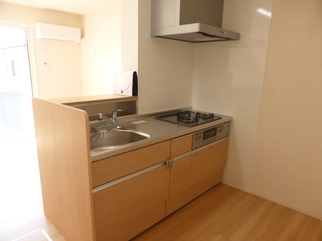 キッチン　同物件別部屋