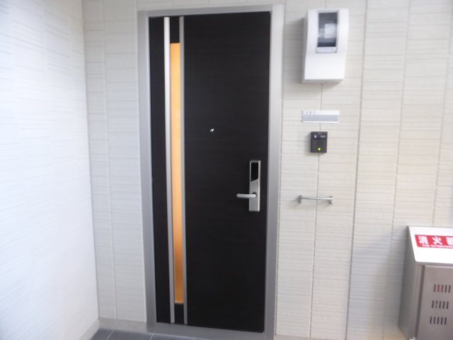 玄関　同物件別部屋