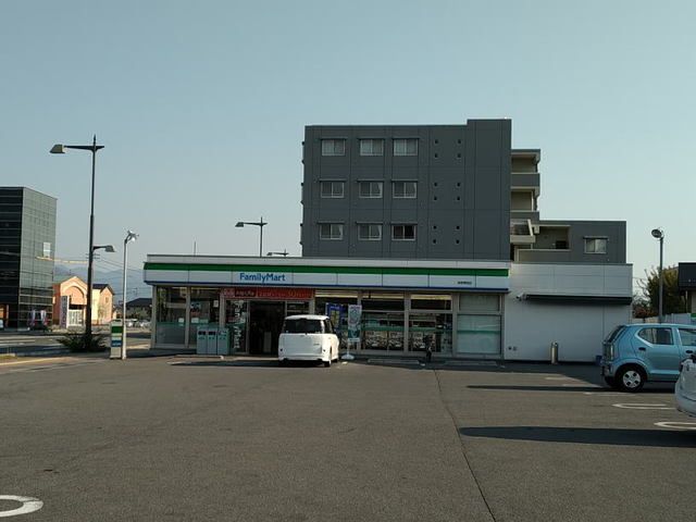 コンビニ　ファミリーマート栗田店（コンビニ）まで110m
