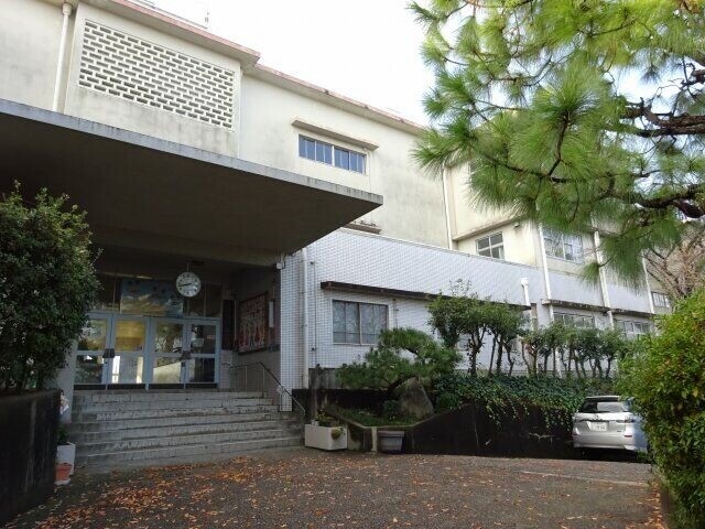 小学校　上野小学校（小学校）まで587m