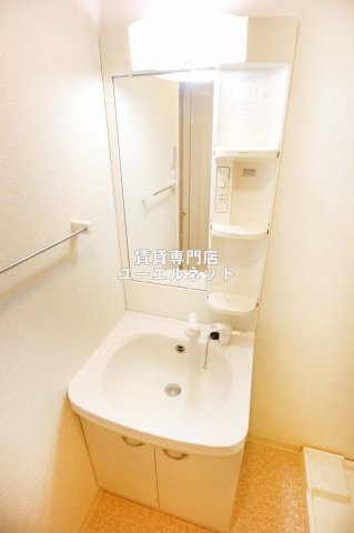 洗面設備　清潔感ある独立洗面台で毎日気持ちよく♪