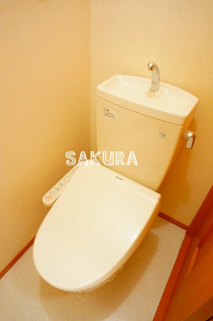 トイレ　落ち着いた色調のトイレです♪
