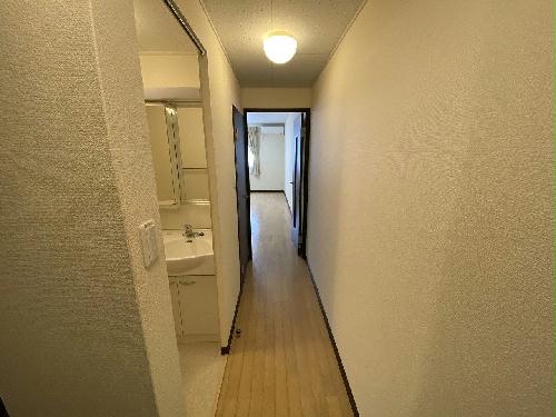 玄関　設備・仕様は号室により異なる為、現況を優先致します。