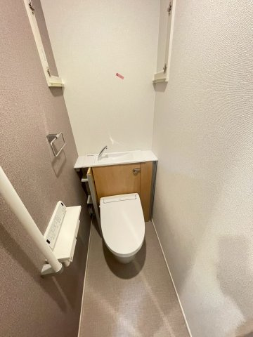 トイレ　※同タイプの写真となります。