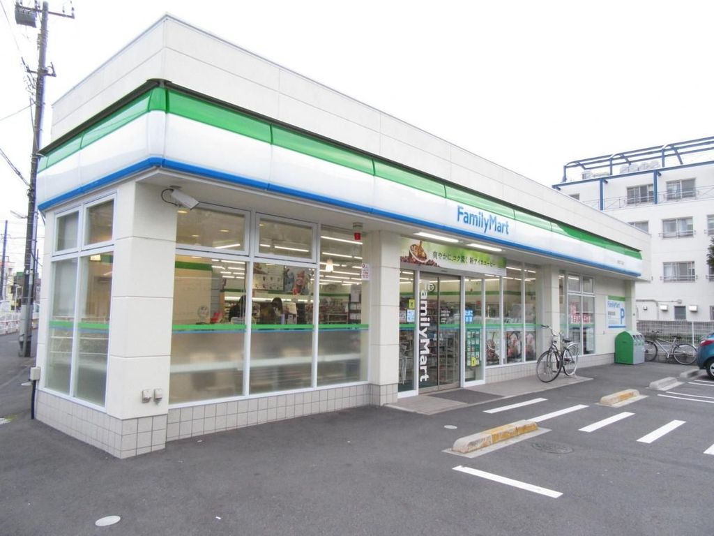 コンビニ　ファミリーマート小菅四丁目店（コンビニ）まで290m