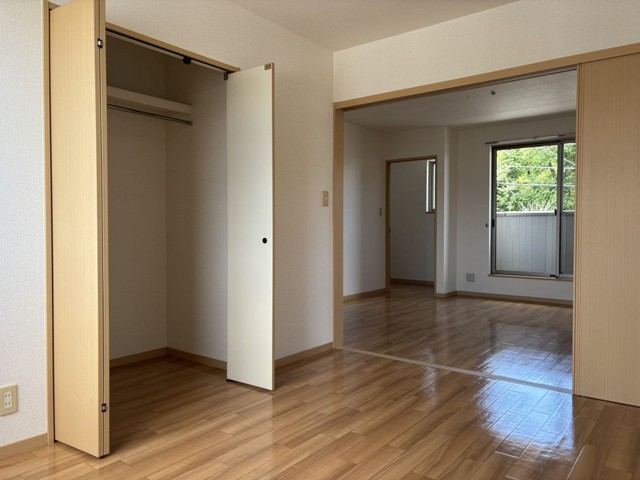 収納　【洋室】洋室からＬＤＫ方面