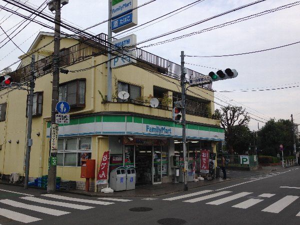 コンビニ　ファミリーマートミナミ東元町店（コンビニ）まで256m
