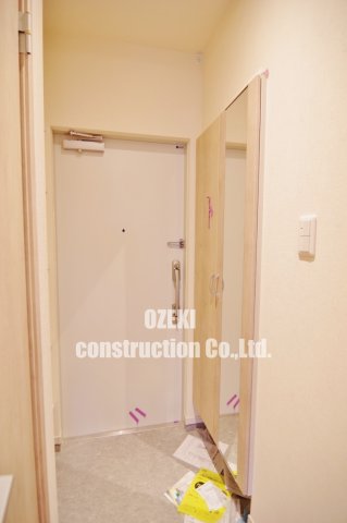 玄関　※建築中の写真になります。