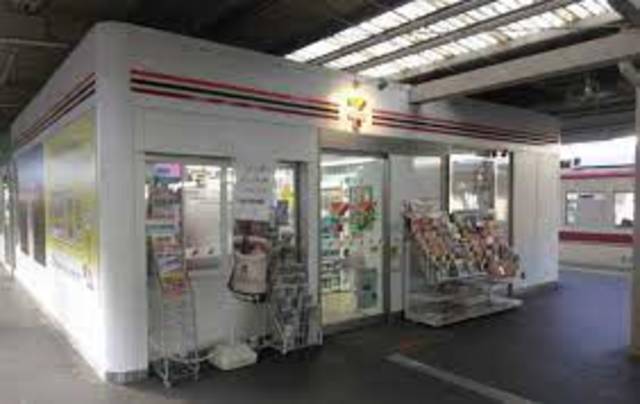 コンビニ　セブンイレブン神鉄谷上駅店（コンビニ）まで858m