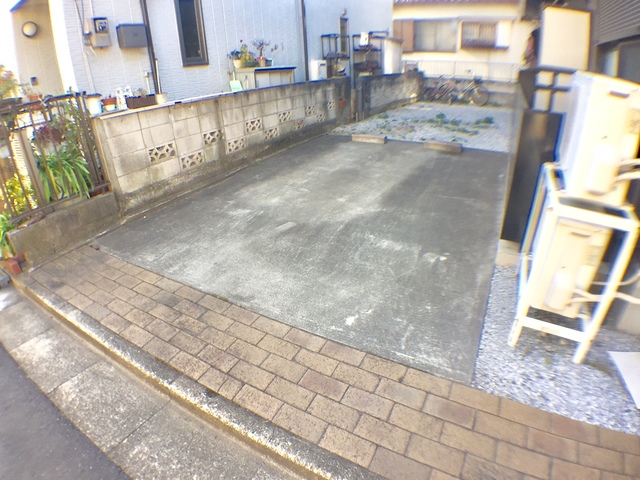 駐車場　物件敷地内駐車スペースあり