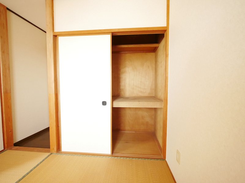収納　押入
