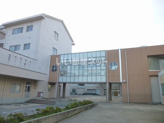 中学校　津幡中学校（中学校）まで1085m