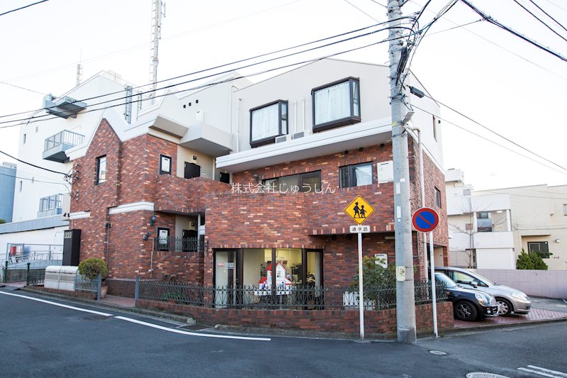 建物外観　駅から徒歩4分♪【ポイントリューズ】