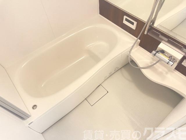 バス・シャワールーム　浴室乾燥機＆追焚機能付き広々バスルーム♪