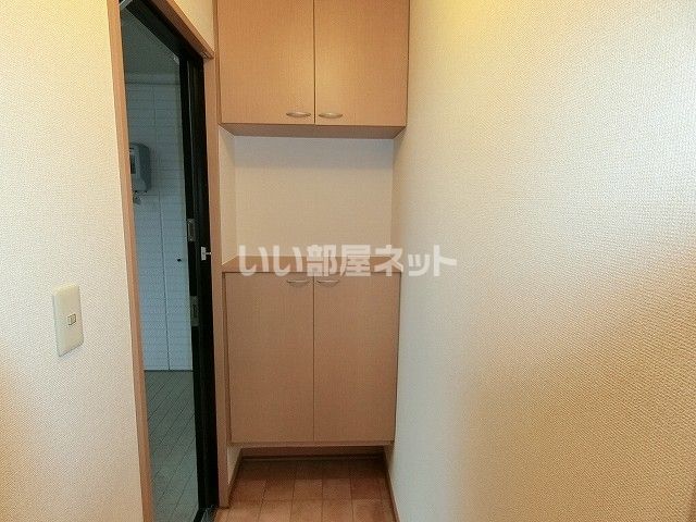 アベニール十六田の玄関写真