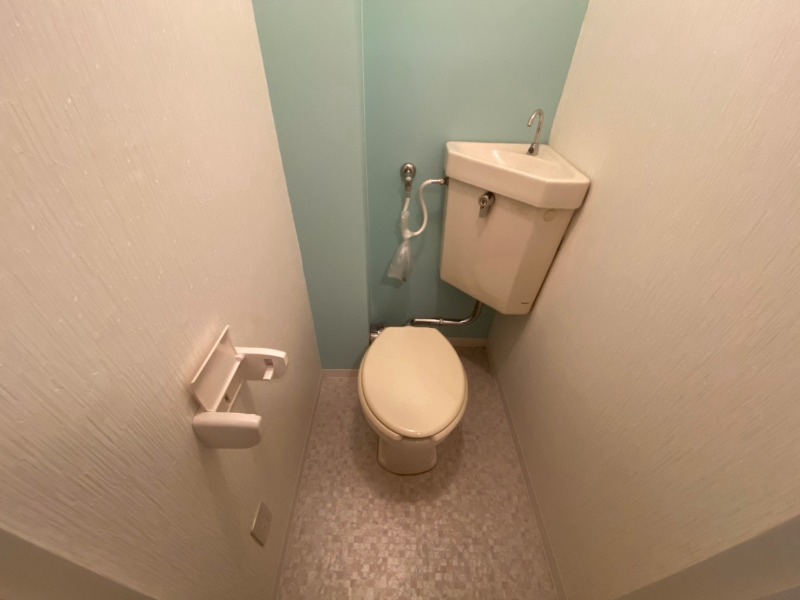 トイレ　こちらはトイレです。清潔感があり、安心して使用できます。