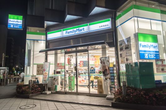 コンビニ　ファミリーマート台東鳥越店（コンビニ）まで324m