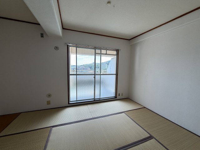 その他部屋・スペース　落ち着いた色調の寝室です