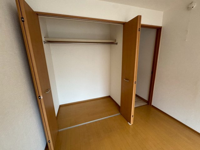収納　手前側の洋室