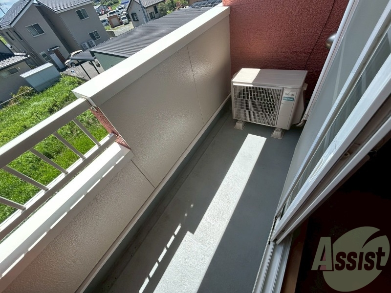 バルコニー　晴れた日は沢山洗濯物が干せそうです。