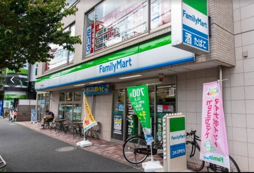 コンビニ　ファミリーマート 平和台駅前店（コンビニ）まで753m