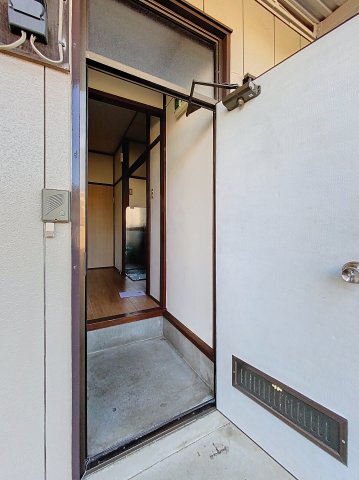 玄関　同物件、他のお部屋の写真です。