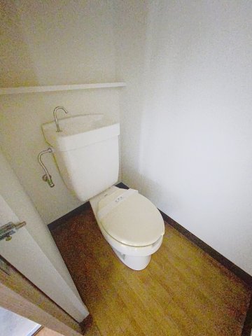 トイレ　同物件、他のお部屋の写真です。