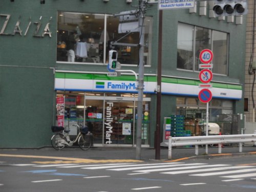 コンビニ　ファミリーマート 高円寺梅里店（コンビニ）まで261m