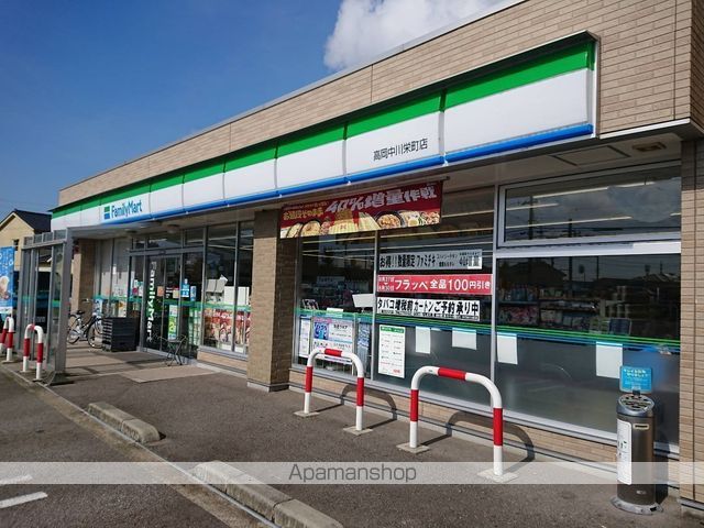 コンビニ　ファミリーマート（コンビニ）まで578m