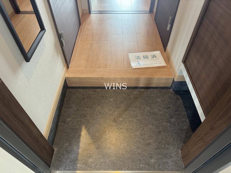 玄関　別部屋参考写真です。