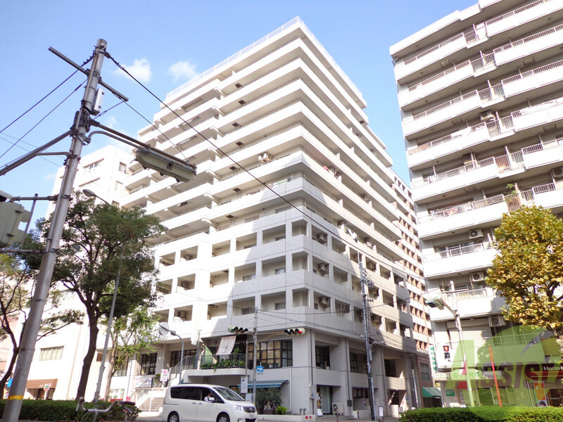 建物外観　シャープなデザインが印象的な洗練の住まい