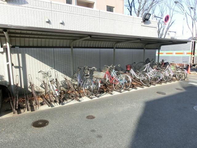 その他　屋根付き駐輪場