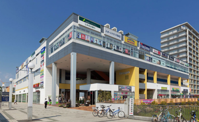 ショッピングセンター　フレスポ若葉台EAST（ショッピングセンター）まで154m