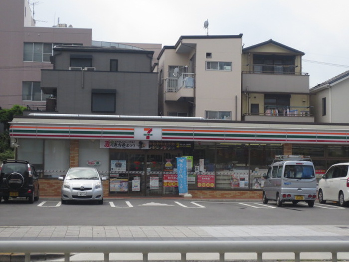 コンビニ　セブンイレブン（コンビニ）まで404m
