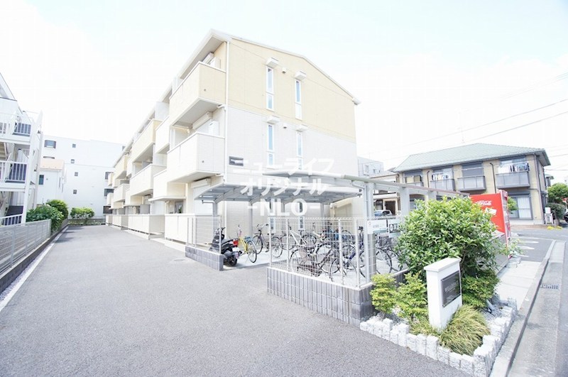 建物外観　シンプルな外観の建物です。
