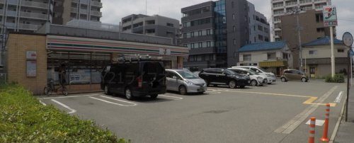 コンビニ　セブンイレブン 吹田垂水町3丁目店（コンビニ）まで278m