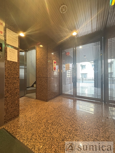 ロビー　落ち着いたエントランス。マンションを演出します。
