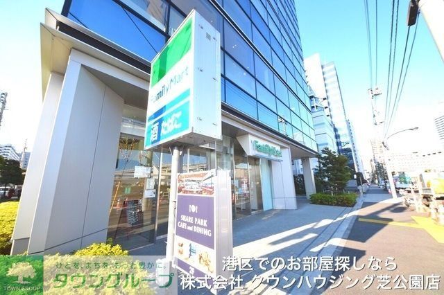 コンビニ　ファミリーマートオンワードベイパークビル店（コンビニ）まで682m