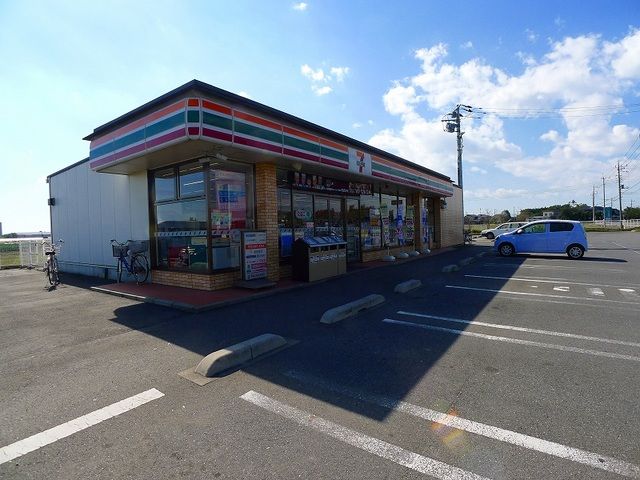 コンビニ　セブンイレブン（コンビニ）まで1300m